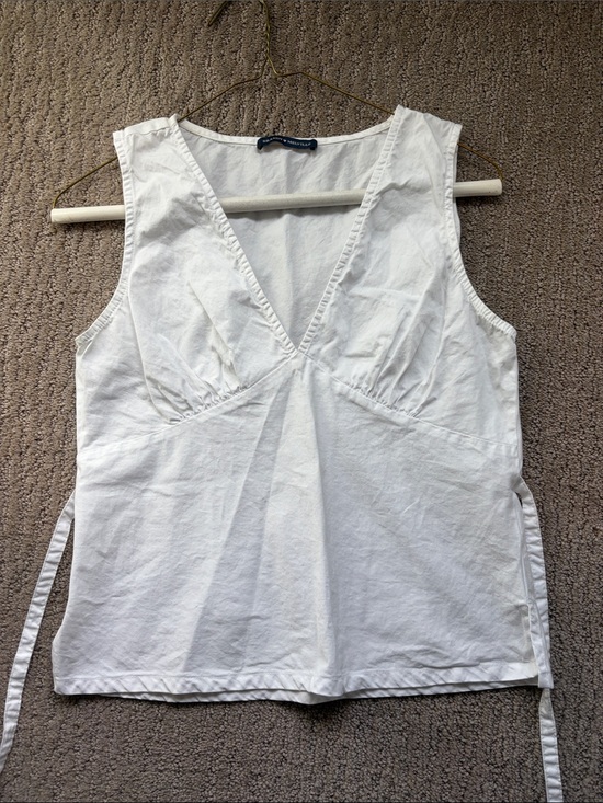 Brandy Melville Tops - Brandy Melville White V-Neck Tank Top w/Tie Back